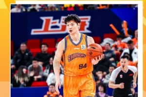 出战两场&场均22分13.5板1.5助 CBA官方：王哲林当选周最佳球员